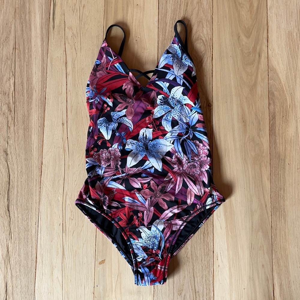 NWOT Lululemon Dark Shoreline Pink Lily Blue Floral One Piece Swimsuit Sz 4
